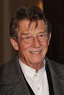 How tall is John Hurt?